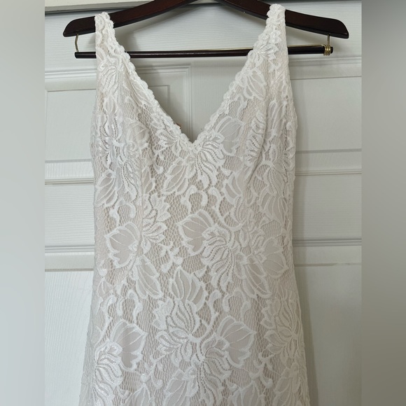 Rebecca Ingram Wedding dress, very light cream, size 4, purchased at Miosa Bride - Picture 3 of 5